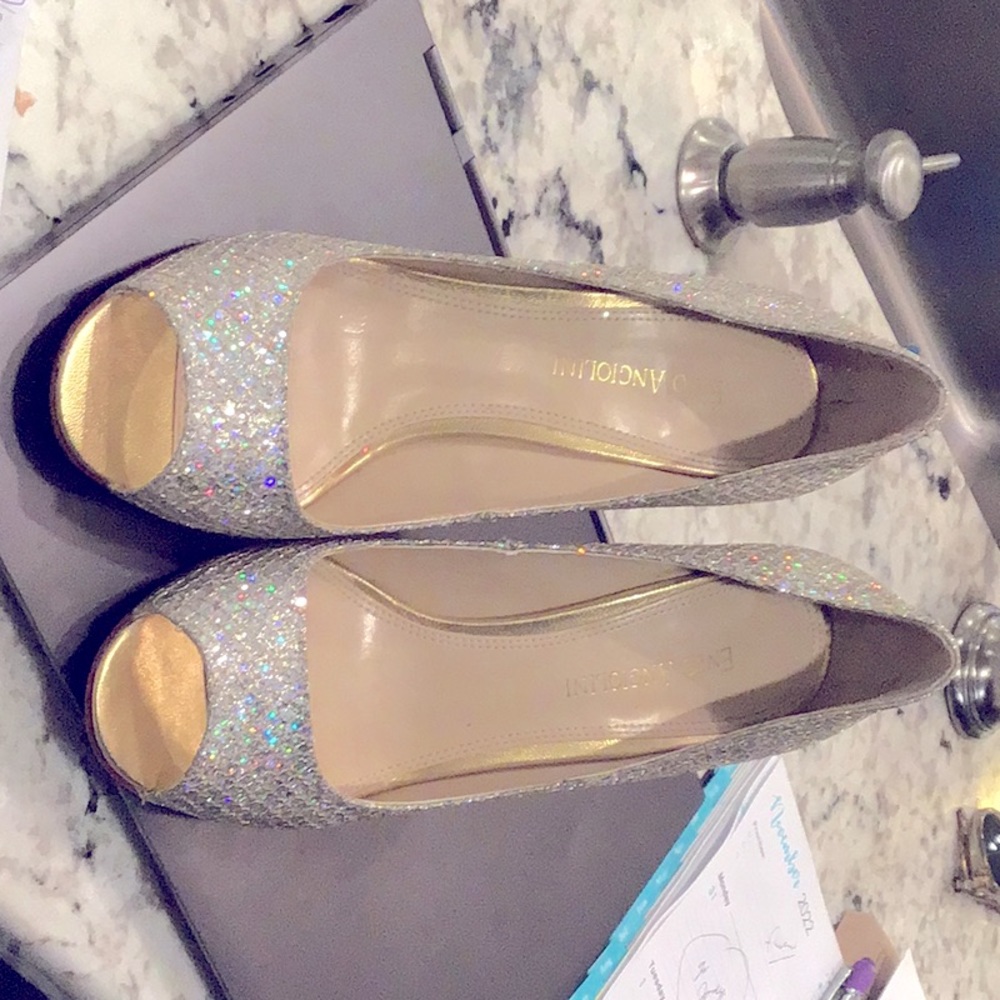 Silver sparkled high heeled dress shoes